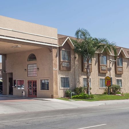 Super 8 By Wyndham Bakersfield South Ca Motel Exterior photo