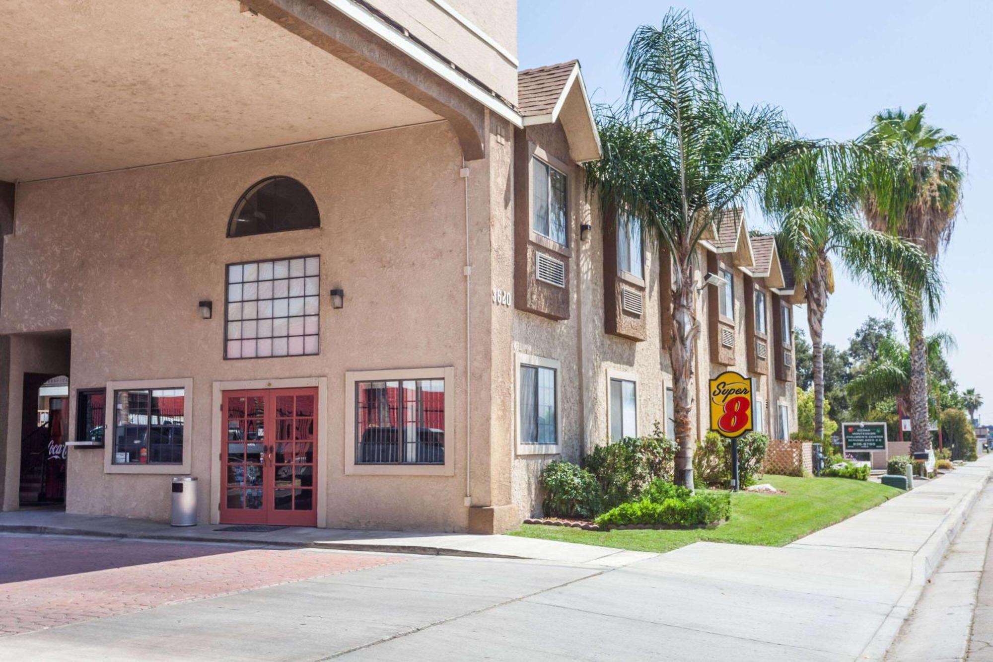 Super 8 By Wyndham Bakersfield South Ca Motel Exterior photo