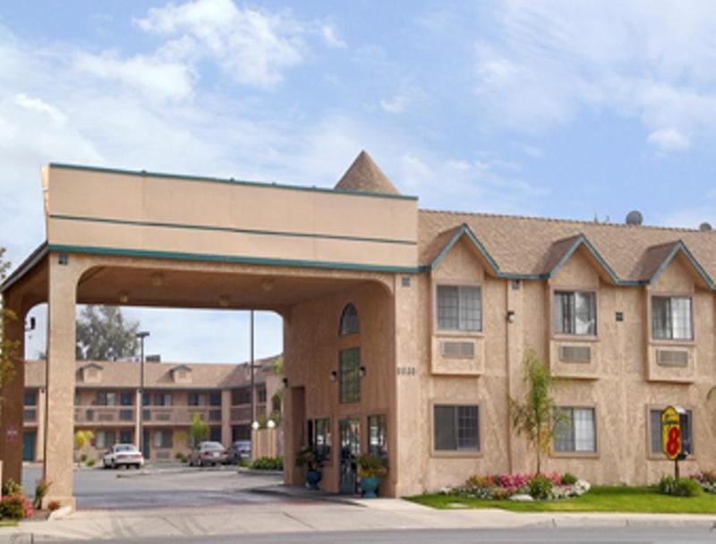 Super 8 By Wyndham Bakersfield South Ca Motel Exterior photo
